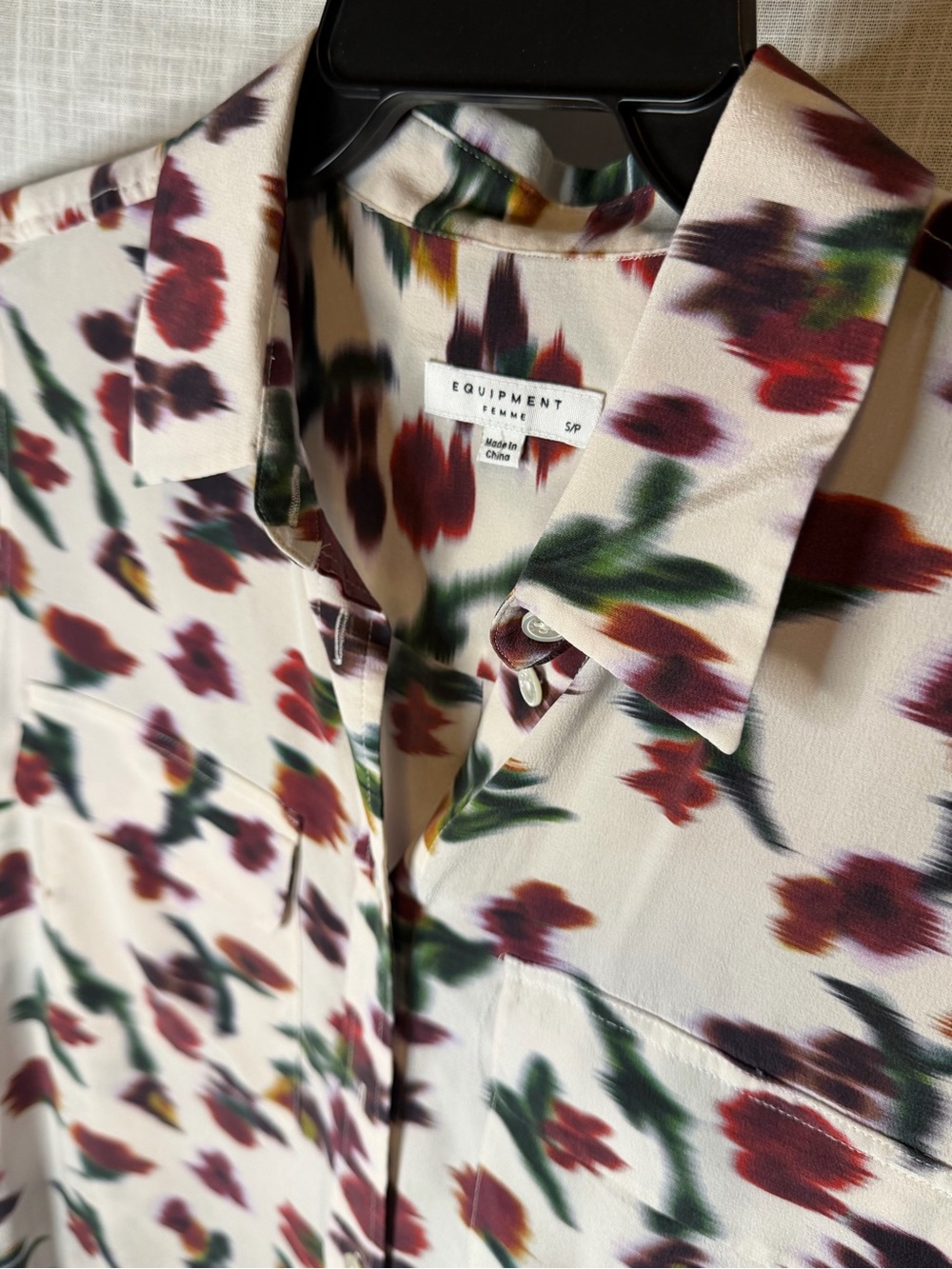 100% silk Equipment Femme Shirt Small Multicolor Floral Silk Blouse Corpcore